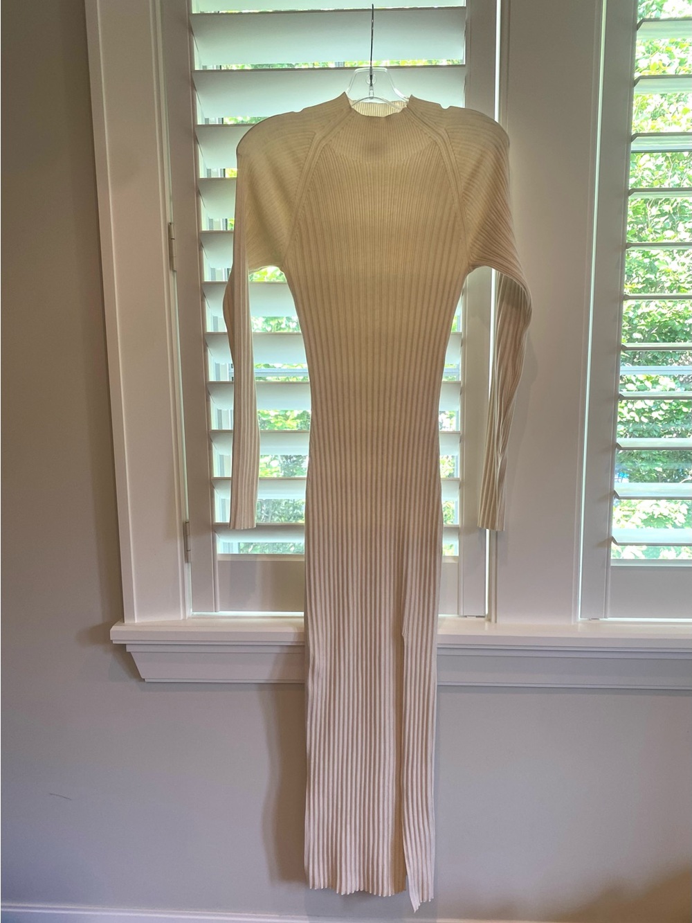 Wilfred Aritzia Cream Ribbed Long Sleeve Maxi Dress